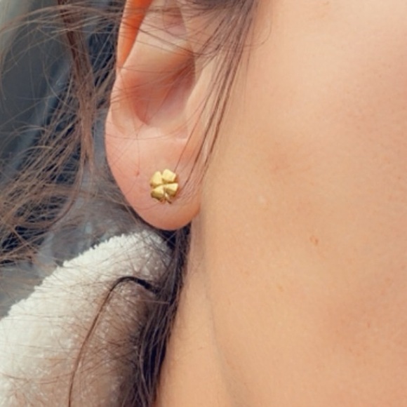 14k Gold Vermeil Shamrock Lucky Clover Stud Earrings - Picture 16 of 16